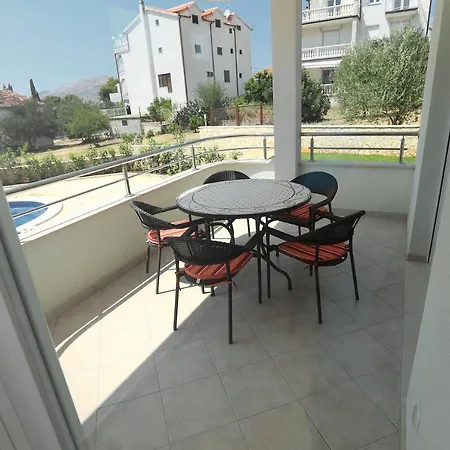 Apartman Seaside Apartments With A Swimming Pool Okrug Gornji, Ciovo - 5959