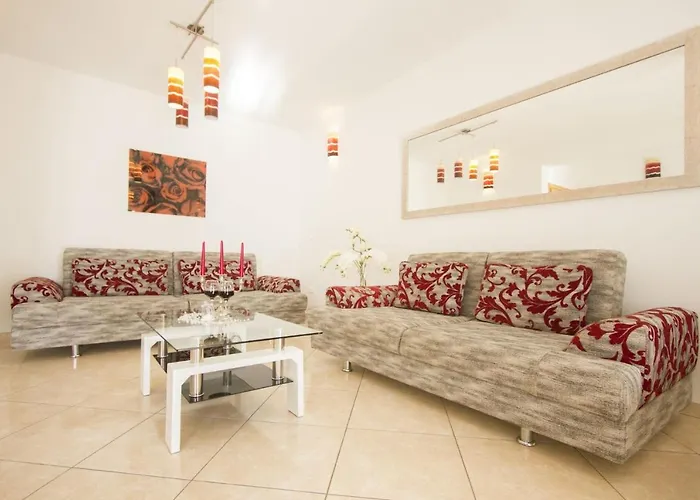 Apartman Seaside Apartments With A Swimming Pool Okrug Gornji, Ciovo - 5959 Trogir