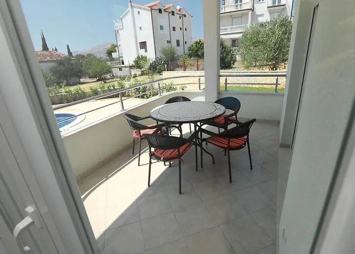Apartman Seaside Apartments With A Swimming Pool Okrug Gornji, Ciovo - 5959