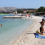 Seaside With A Swimming Pool Okrug Gornji, Ciovo - 5959 트로기르