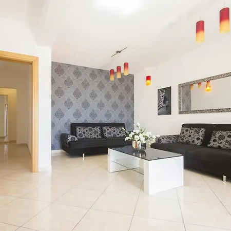 Apartman Seaside Apartments With A Swimming Pool Okrug Gornji, Ciovo - 5959