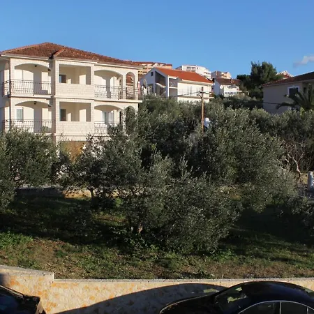 Seaside With A Swimming Pool Okrug Gornji, Ciovo - 5959 Trogir