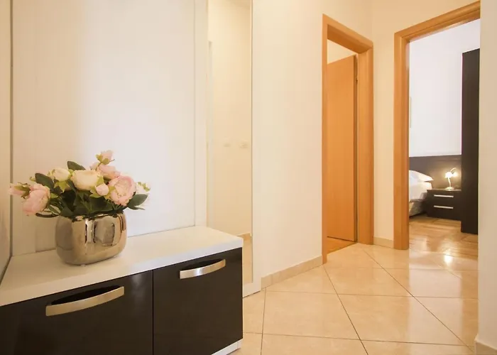 Seaside With A Swimming Pool Okrug Gornji, Ciovo - 5959 Trogir