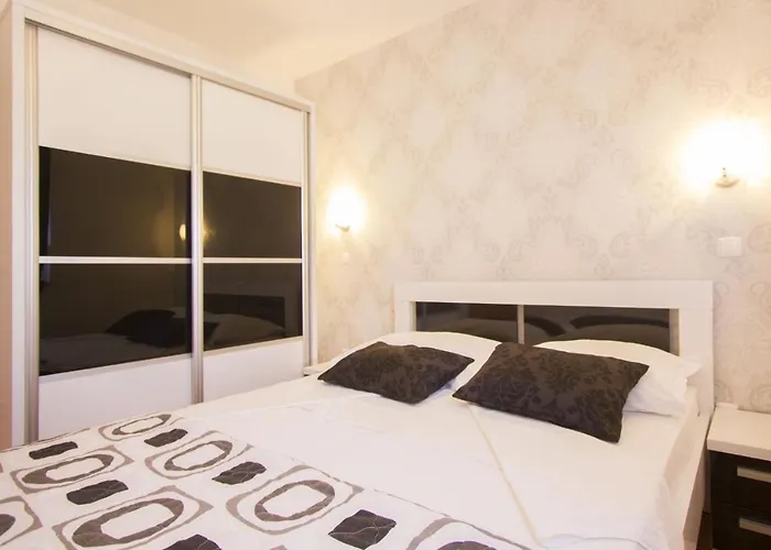 Seaside With A Swimming Pool Okrug Gornji, Ciovo - 5959 Apartament *